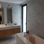 Habillage de salle de bain réalisé par l'entreprise Cros-Guibbert.